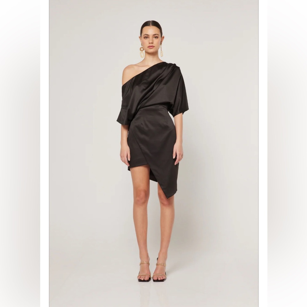 Elliatt Black Asymmetrical One-Shoulder Cocktail Dress